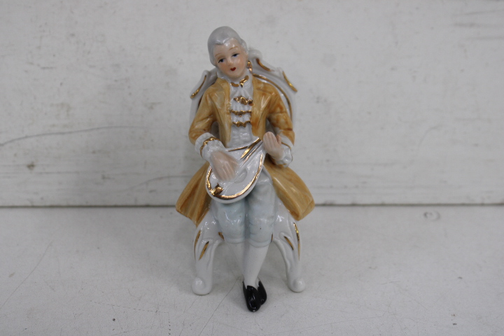 Diverse porseleinen figuren en vaasjes – foto 19 – kavel bij GSD Auctions, Zoeterwoude