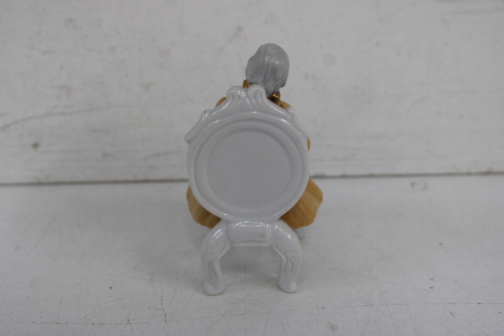 Diverse porseleinen figuren en vaasjes – foto 20 – kavel bij GSD Auctions, Zoeterwoude