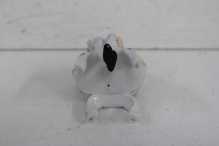 Diverse porseleinen figuren en vaasjes – foto 21 – kavel bij GSD Auctions, Zoeterwoude
