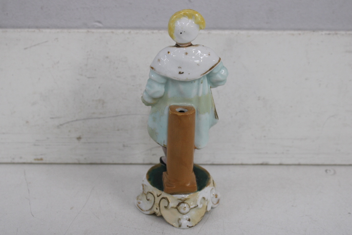Diverse porseleinen figuren en vaasjes – foto 24 – kavel bij GSD Auctions, Zoeterwoude