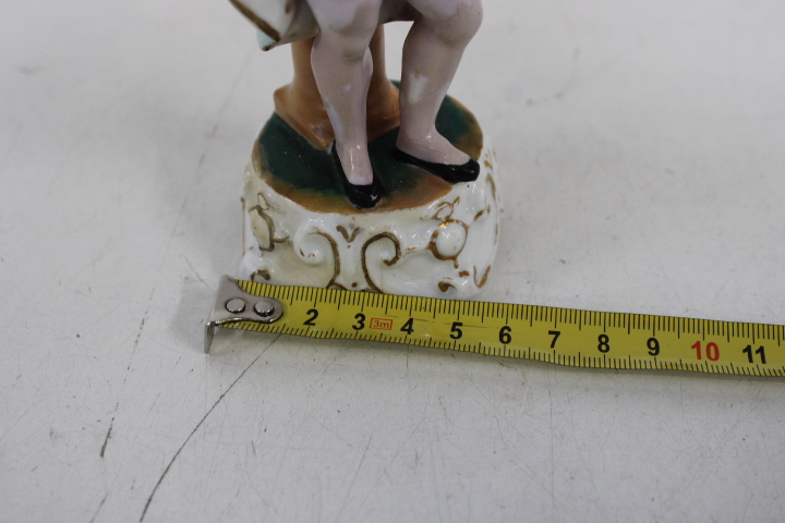 Diverse porseleinen figuren en vaasjes – foto 27 – kavel bij GSD Auctions, Zoeterwoude