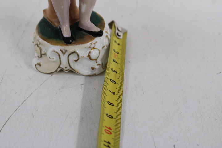 Diverse porseleinen figuren en vaasjes – foto 28 – kavel bij GSD Auctions, Zoeterwoude