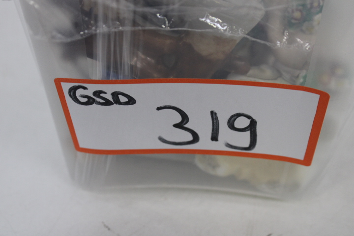 Diverse porseleinen figuren en vaasjes – foto 30 – kavel bij GSD Auctions, Zoeterwoude