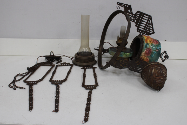 Antieke petroleumlampen en metalen wandhouder – foto 3 – kavel bij GSD Auctions, Zoeterwoude