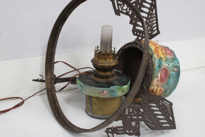 Antieke petroleumlampen en metalen wandhouder – foto 10 – kavel bij GSD Auctions, Zoeterwoude