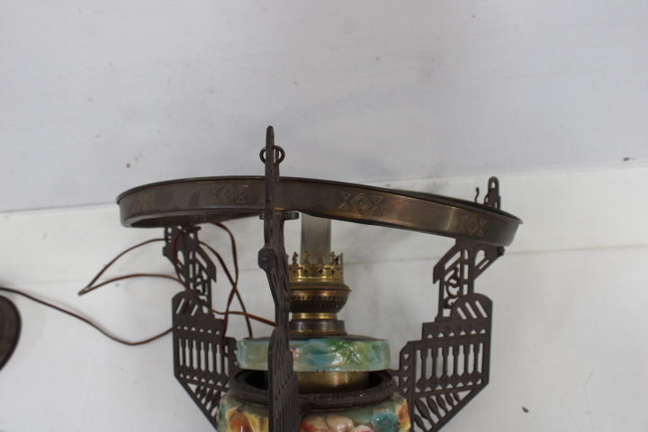 Antieke petroleumlampen en metalen wandhouder – foto 15 – kavel bij GSD Auctions, Zoeterwoude