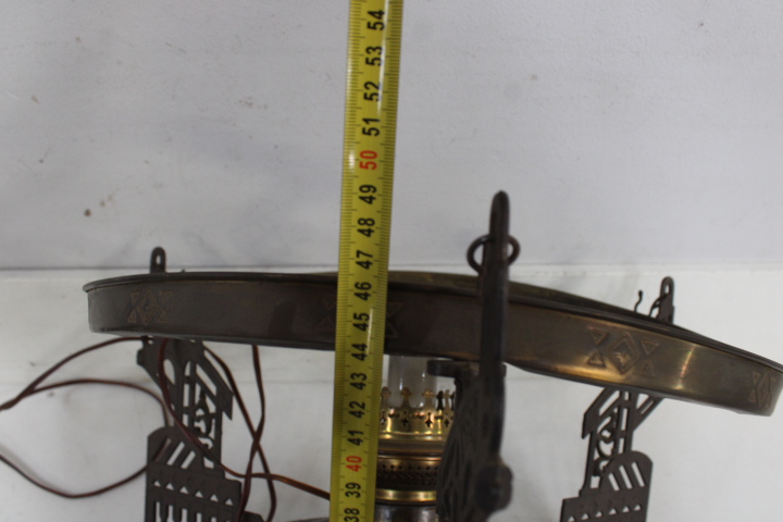 Antieke petroleumlampen en metalen wandhouder – foto 17 – kavel bij GSD Auctions, Zoeterwoude