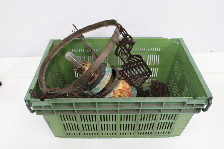 Antieke petroleumlampen en metalen wandhouder – foto 18 – kavel bij GSD Auctions, Zoeterwoude