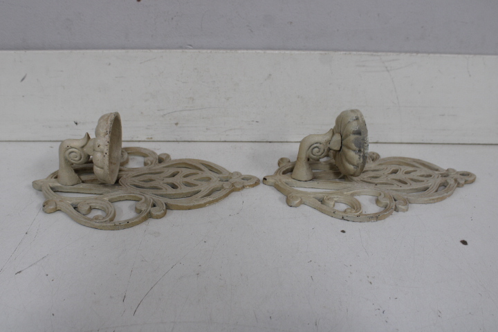 Decoratieve gietijzeren kaarsenhouders en wandplaat – foto 5 – kavel bij GSD Auctions, Zoeterwoude