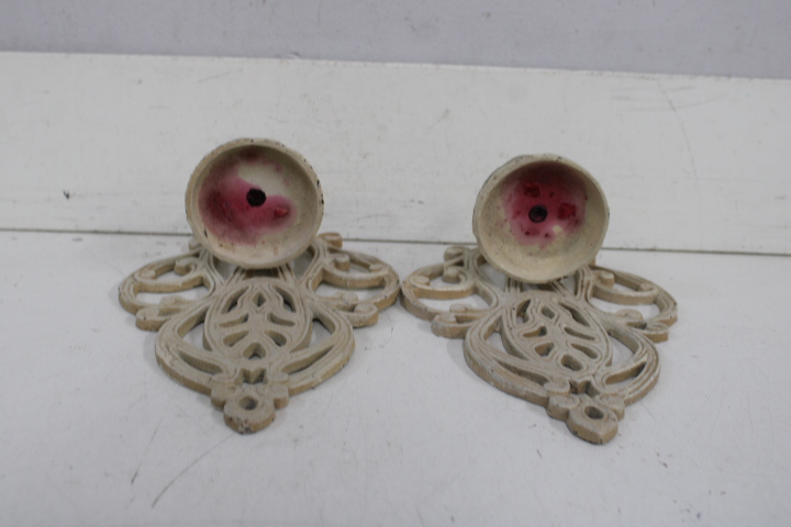 Decoratieve gietijzeren kaarsenhouders en wandplaat – foto 7 – kavel bij GSD Auctions, Zoeterwoude