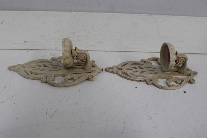 Decoratieve gietijzeren kaarsenhouders en wandplaat – foto 8 – kavel bij GSD Auctions, Zoeterwoude