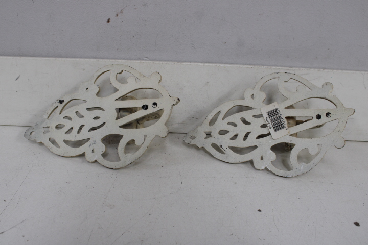 Decoratieve gietijzeren kaarsenhouders en wandplaat – foto 9 – kavel bij GSD Auctions, Zoeterwoude