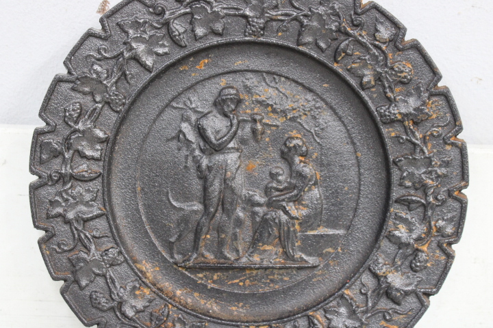 Decoratieve gietijzeren kaarsenhouders en wandplaat – foto 11 – kavel bij GSD Auctions, Zoeterwoude