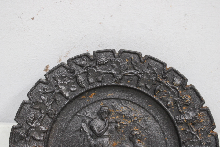 Decoratieve gietijzeren kaarsenhouders en wandplaat – foto 12 – kavel bij GSD Auctions, Zoeterwoude