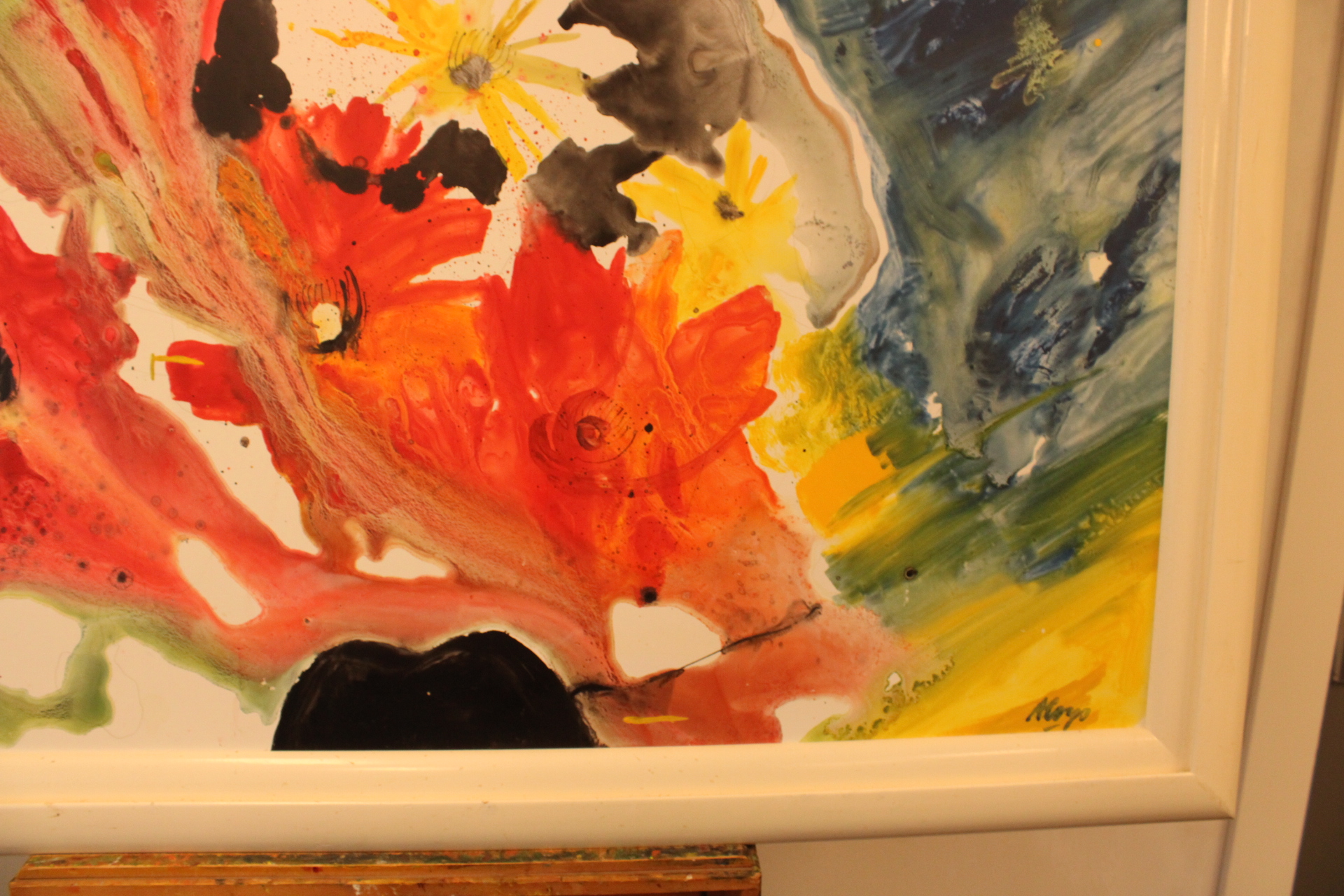 Abstract schilderij met bloemen in wit houten lijst – foto 10 – kavel bij GSD Auctions, Zoeterwoude