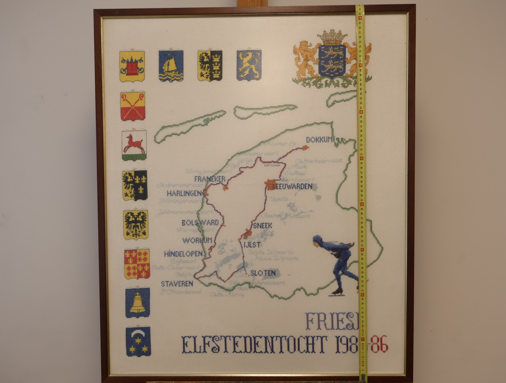 Geborduurde kaart Friese Elfstedentocht 1985-86 – foto 7 – kavel bij GSD Auctions, Zoeterwoude