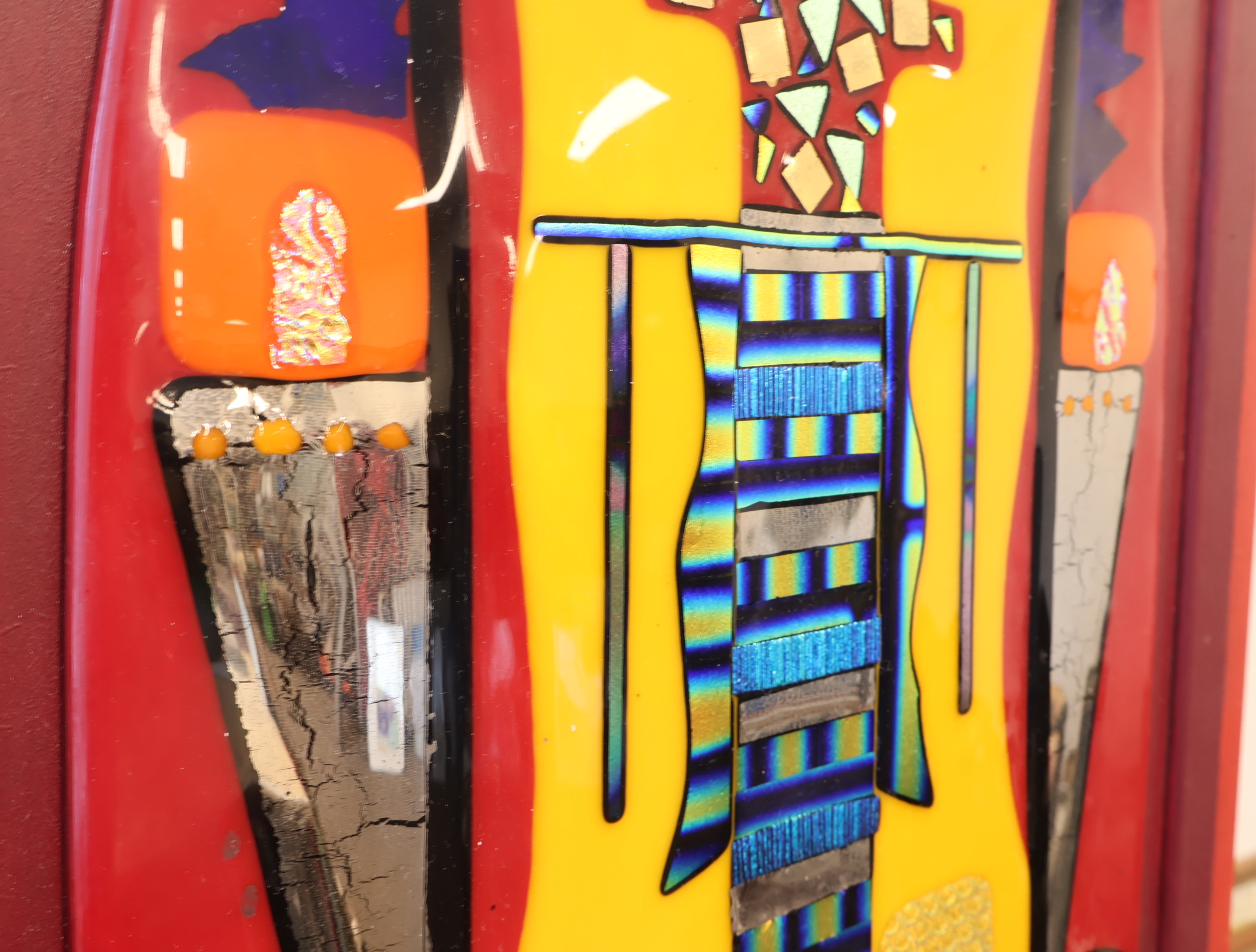Abstract glazen wanddecoratie op canvas in rood en geel – foto 3 – kavel bij GSD Auctions, Zoeterwoude