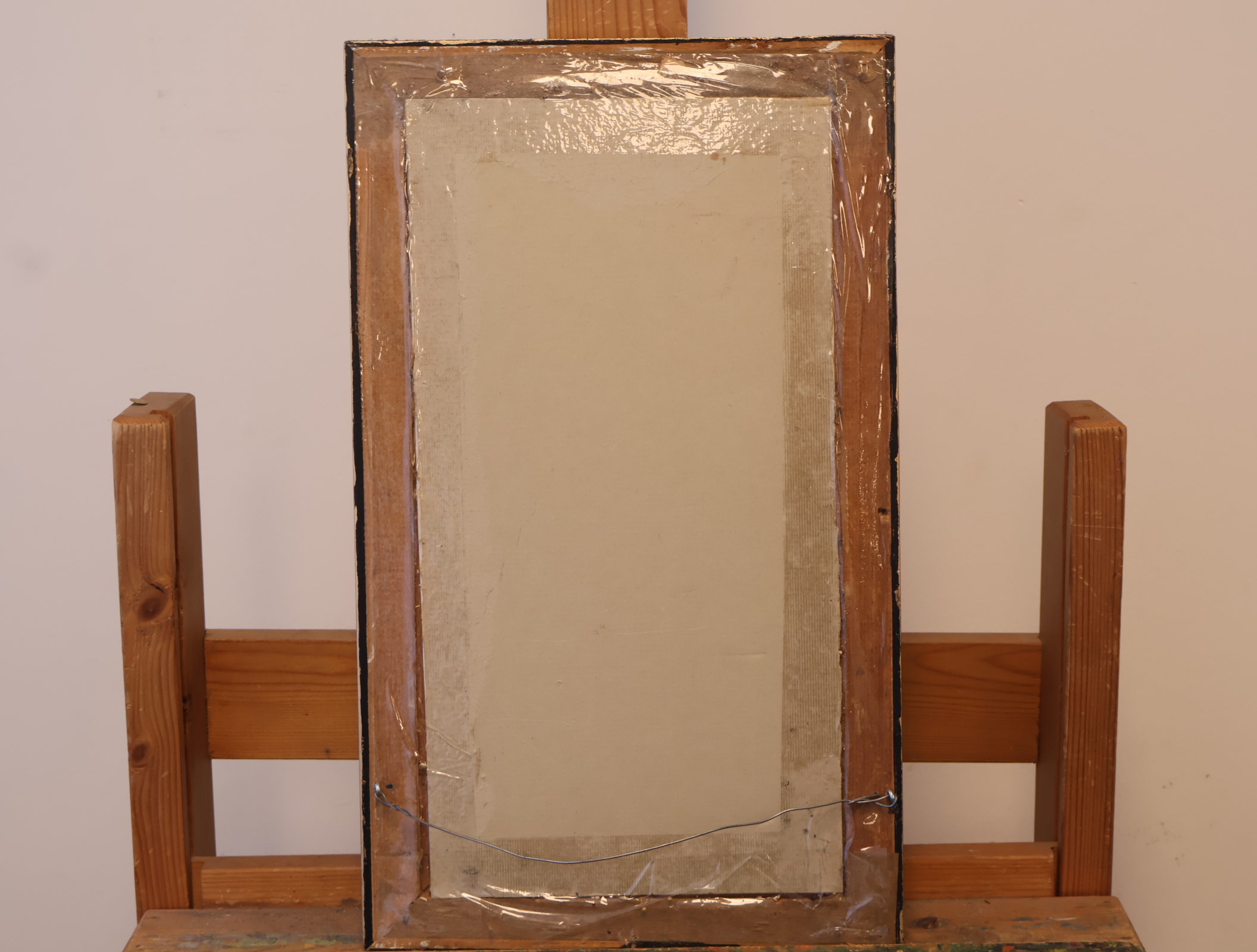 Blauw kunstwerk in houten lijst met vrouwenportret – foto 3 – kavel bij GSD Auctions, Zoeterwoude