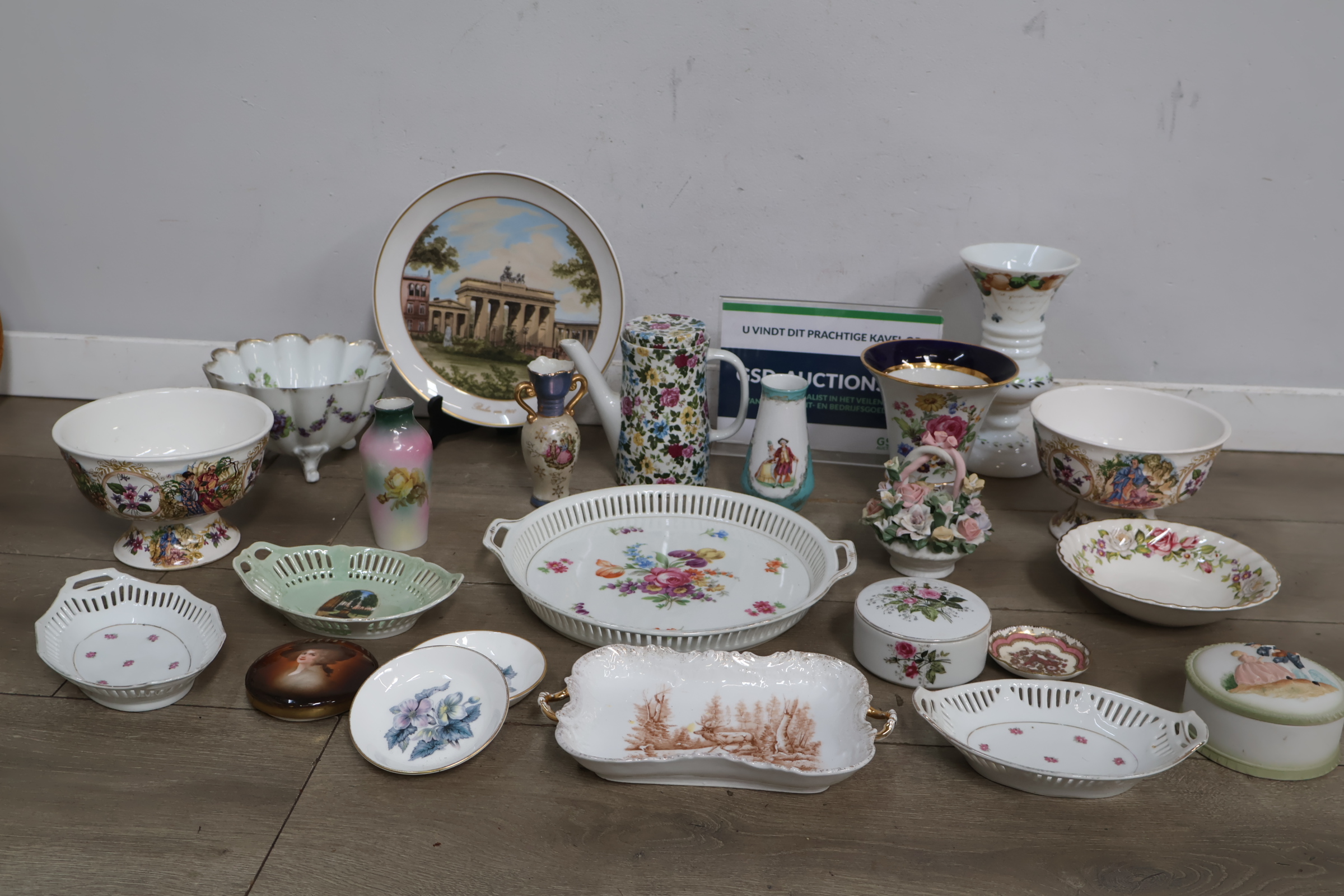Porseleinen doosjes met decoratieve deksels – foto 16 – kavel bij GSD Auctions, Zoeterwoude