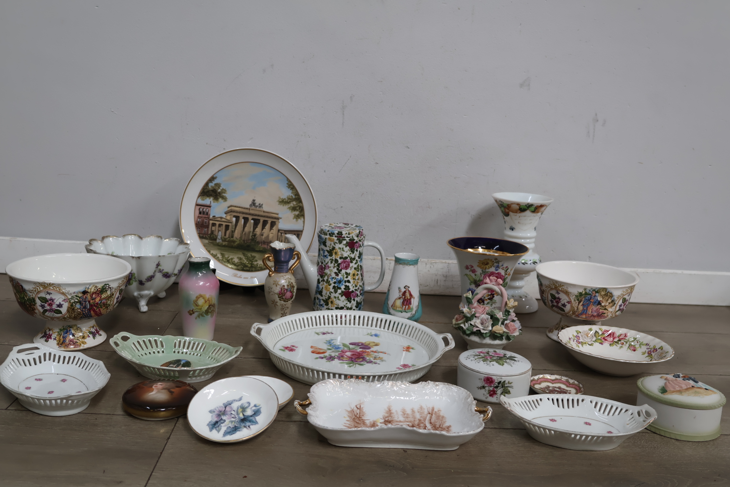 Porseleinen doosjes met decoratieve deksels – foto 18 – kavel bij GSD Auctions, Zoeterwoude