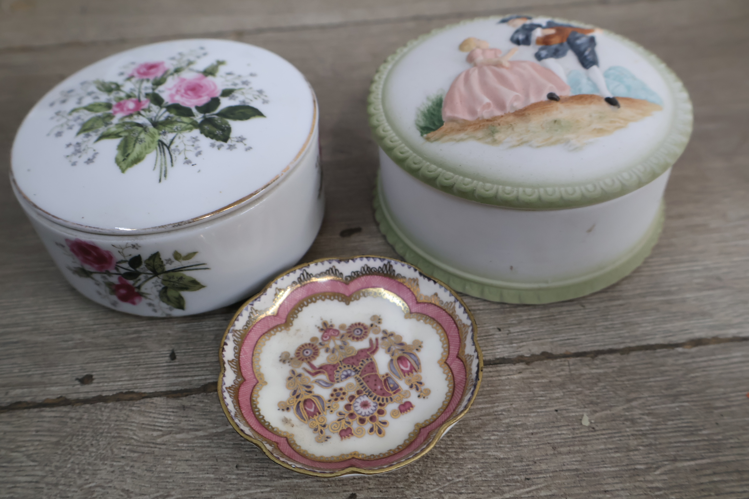 Porseleinen doosjes met decoratieve deksels – foto 26 – kavel bij GSD Auctions, Zoeterwoude
