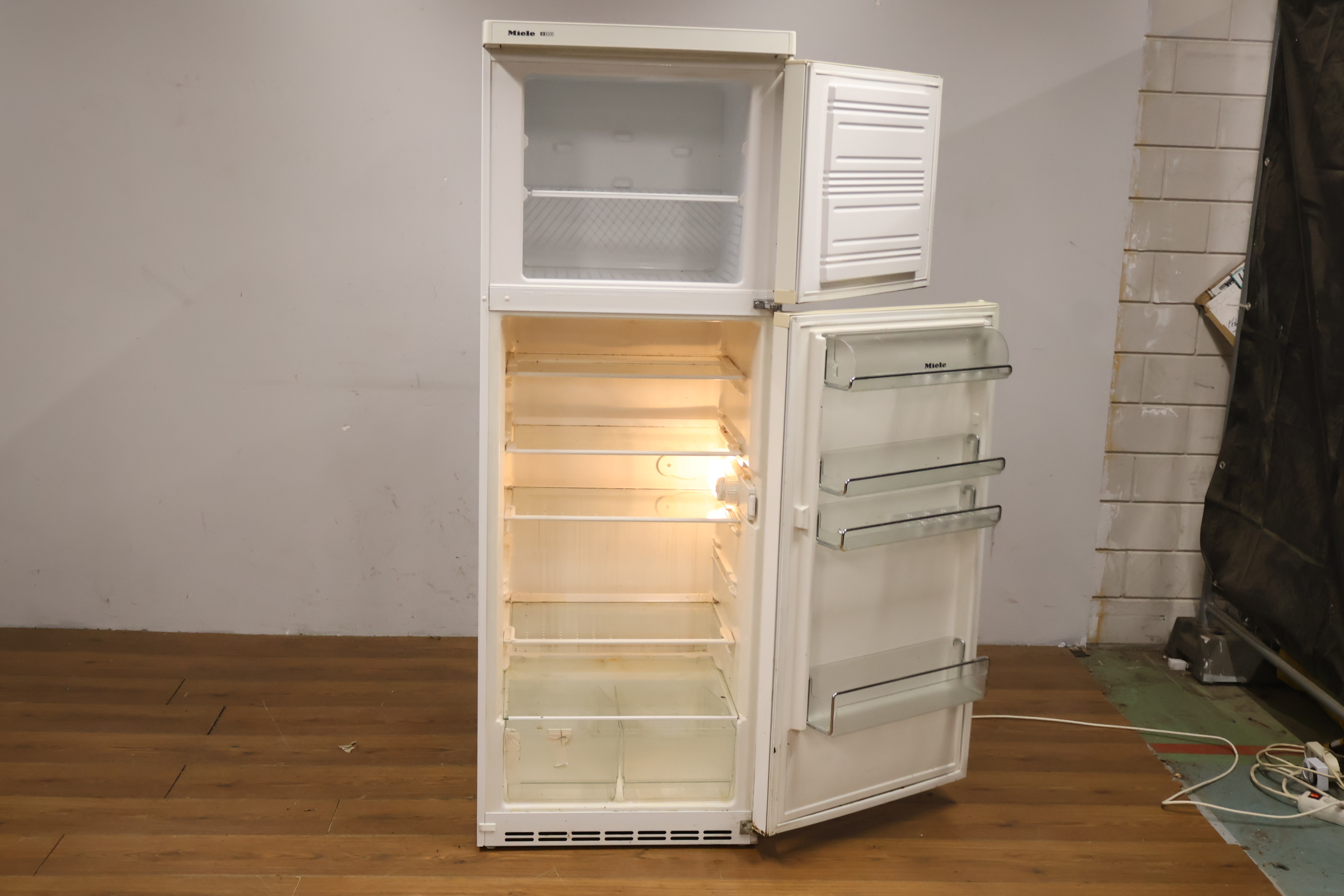 Miele koelkast - Koelvries-combinatie – foto 11 – kavel bij GSD Auctions, Zoeterwoude