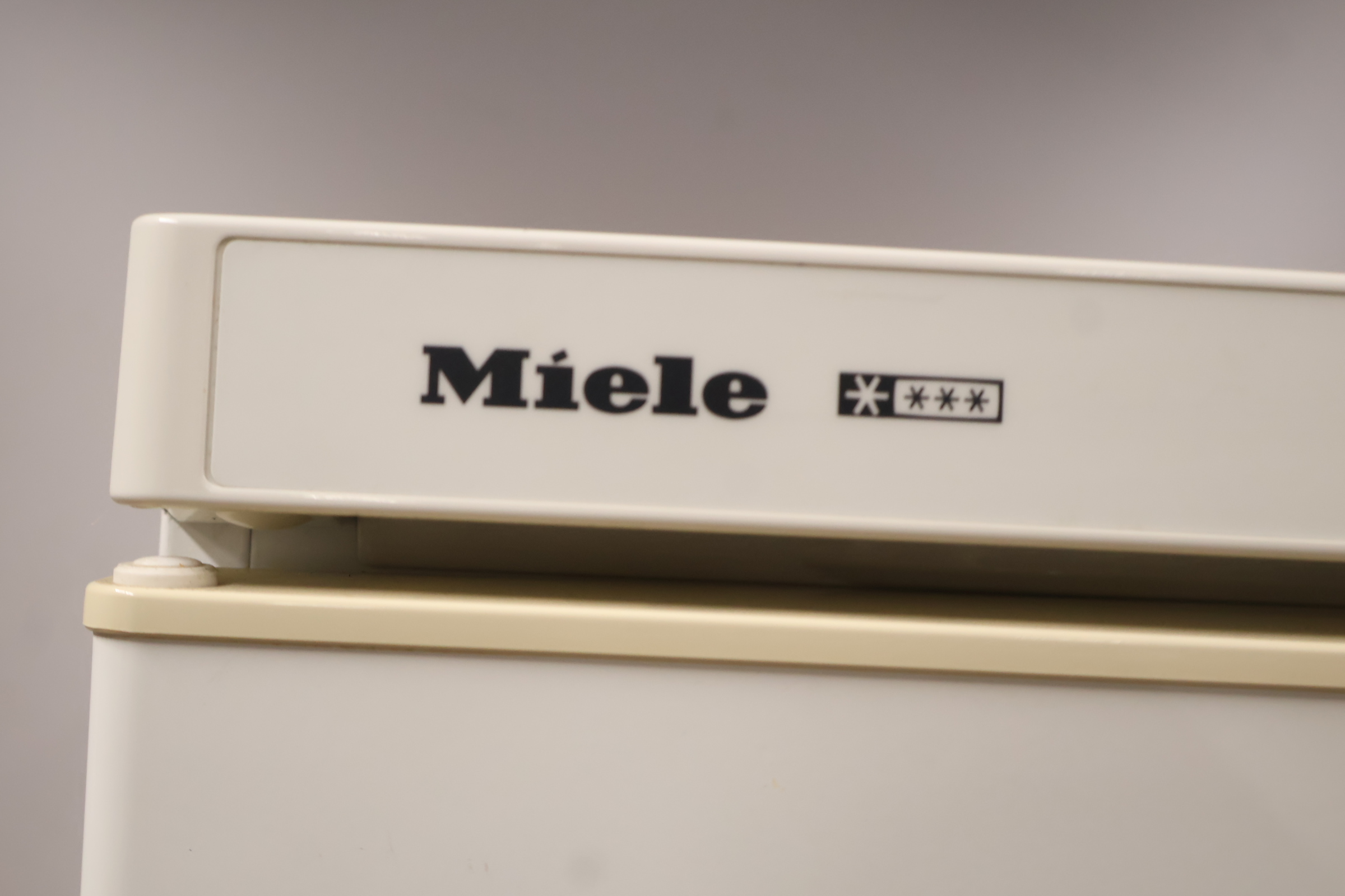 Miele koelkast - Koelvries-combinatie – foto 17 – kavel bij GSD Auctions, Zoeterwoude