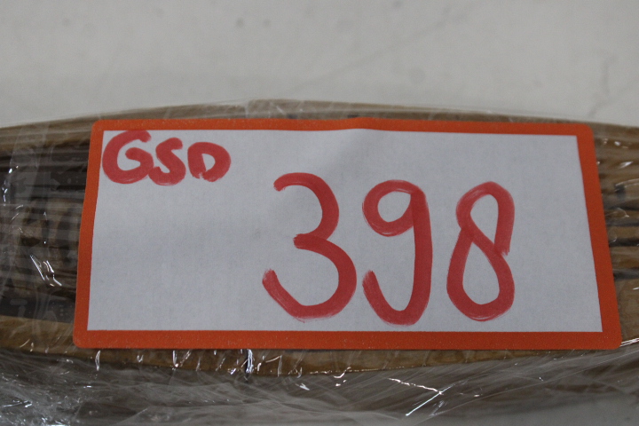 Houten beeld met opschrift "My Love Will Never Die" – foto 16 – kavel bij GSD Auctions, Zoeterwoude