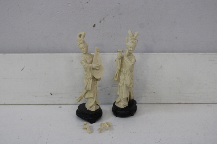 Set van 2 Ivoorkleurige Oosterse beelden – foto 3 – kavel bij GSD Auctions, Zoeterwoude