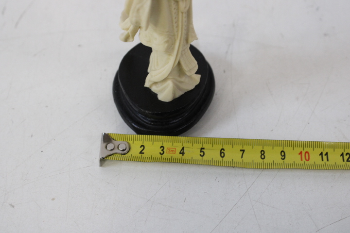Set van 2 Ivoorkleurige Oosterse beelden – foto 21 – kavel bij GSD Auctions, Zoeterwoude