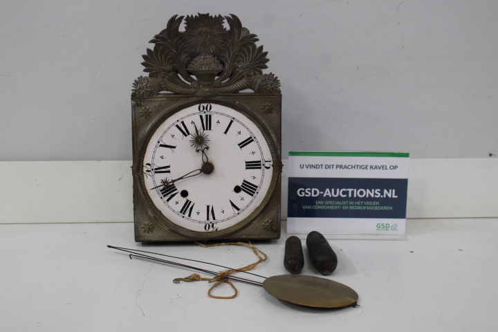 Antieke Comtoise wandklok met slinger en gewichten – foto 2 – kavel bij GSD Auctions, Zoeterwoude