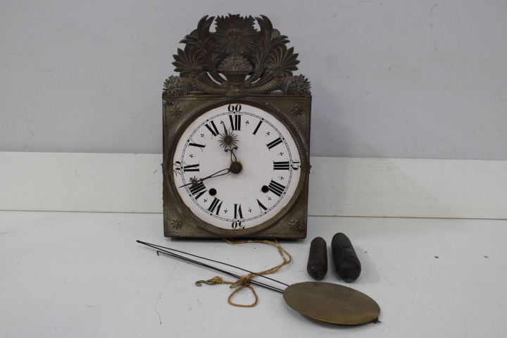 Antieke Comtoise wandklok met slinger en gewichten – foto 3 – kavel bij GSD Auctions, Zoeterwoude