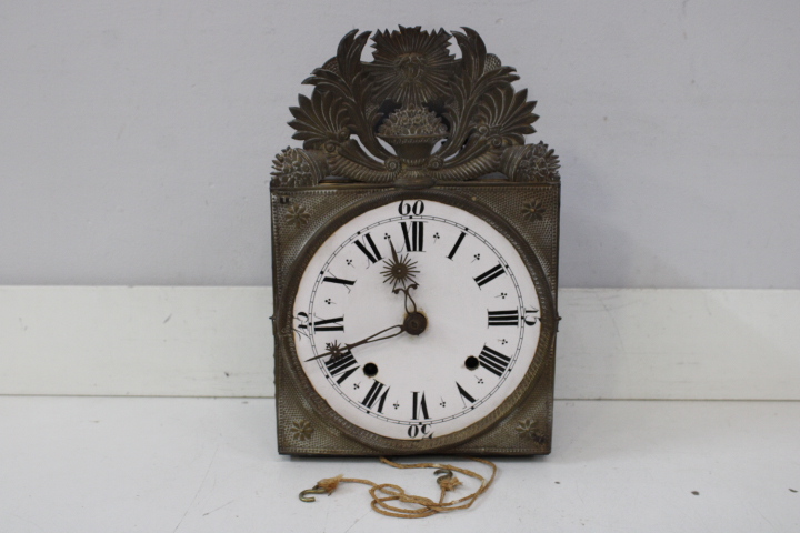 Antieke Comtoise wandklok met slinger en gewichten – foto 10 – kavel bij GSD Auctions, Zoeterwoude