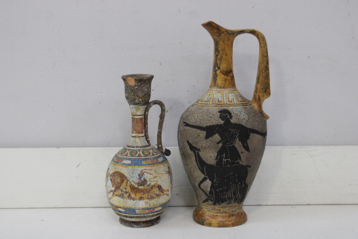 Twee Griekse stijl kruiken met schilderingen – foto 3 – kavel bij GSD Auctions, Zoeterwoude