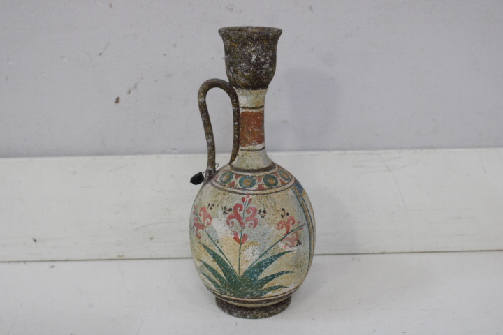 Twee Griekse stijl kruiken met schilderingen – foto 6 – kavel bij GSD Auctions, Zoeterwoude