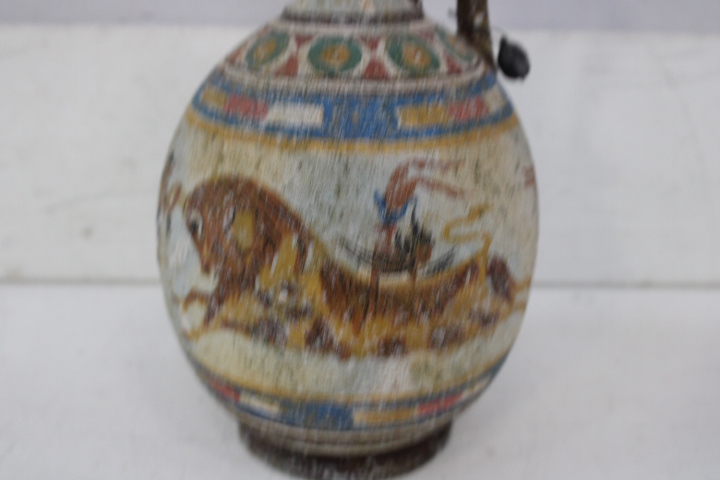 Twee Griekse stijl kruiken met schilderingen – foto 9 – kavel bij GSD Auctions, Zoeterwoude