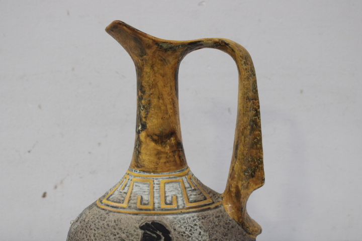 Twee Griekse stijl kruiken met schilderingen – foto 20 – kavel bij GSD Auctions, Zoeterwoude