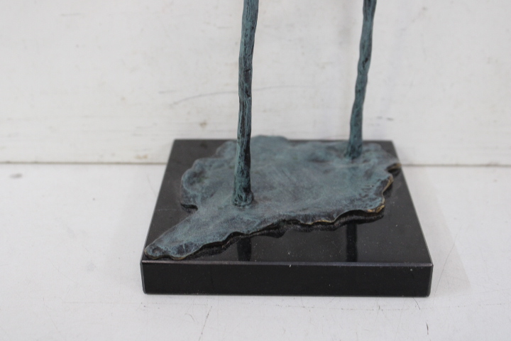 Abstract bronzen beeld op zwart marmeren voet – foto 5 – kavel bij GSD Auctions, Zoeterwoude