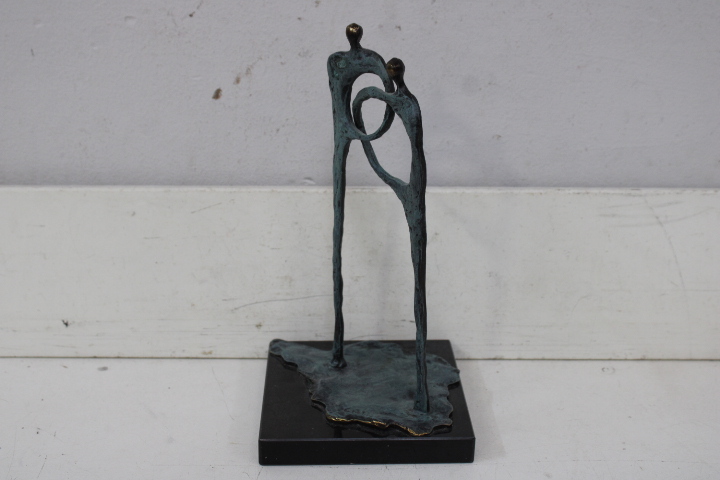 Abstract bronzen beeld op zwart marmeren voet – foto 6 – kavel bij GSD Auctions, Zoeterwoude