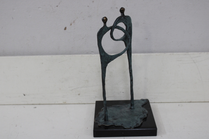 Abstract bronzen beeld op zwart marmeren voet – foto 7 – kavel bij GSD Auctions, Zoeterwoude
