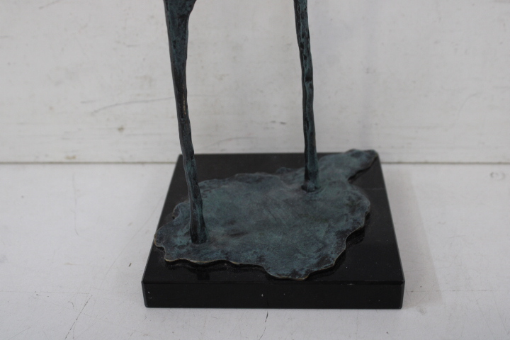 Abstract bronzen beeld op zwart marmeren voet – foto 9 – kavel bij GSD Auctions, Zoeterwoude