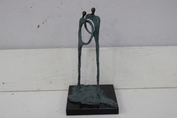 Abstract bronzen beeld op zwart marmeren voet – foto 10 – kavel bij GSD Auctions, Zoeterwoude