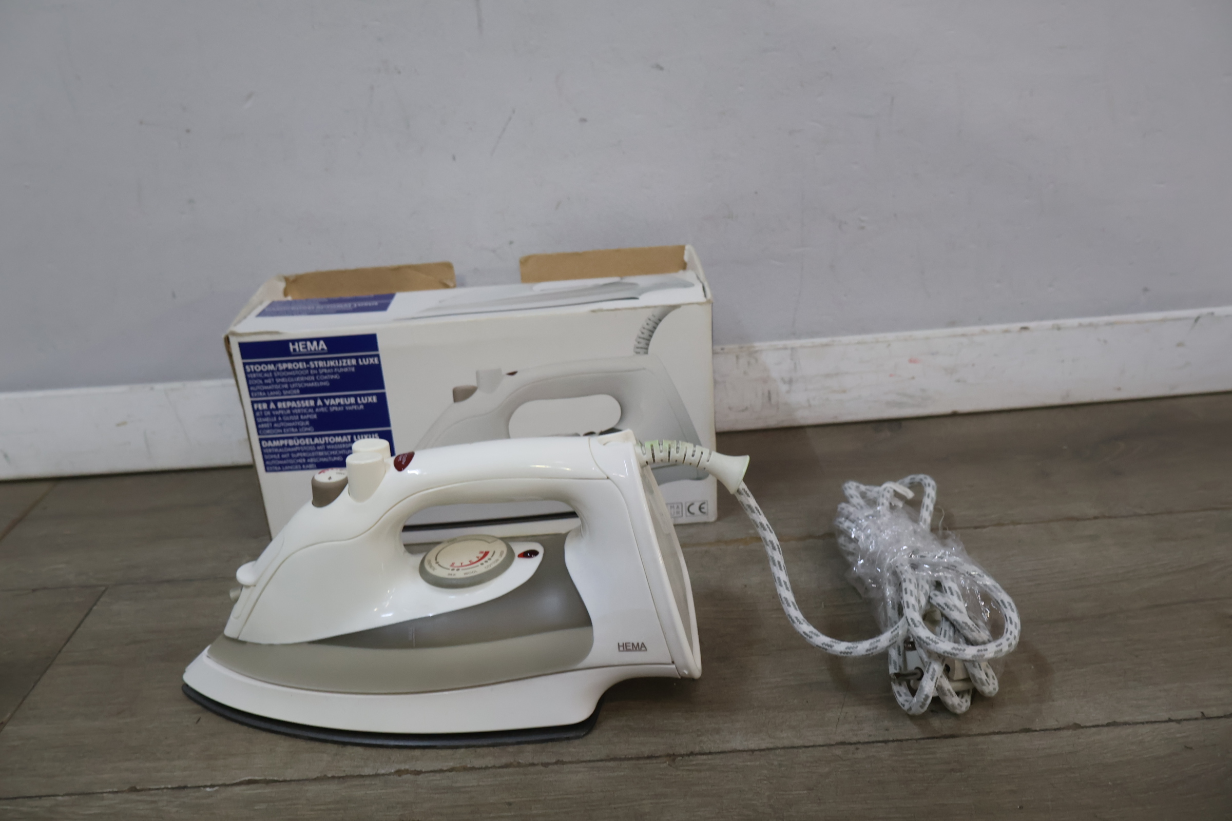 HEMA Stoomstrijkijzer Luxe' – foto 3 – kavel bij GSD Auctions, Zoeterwoude