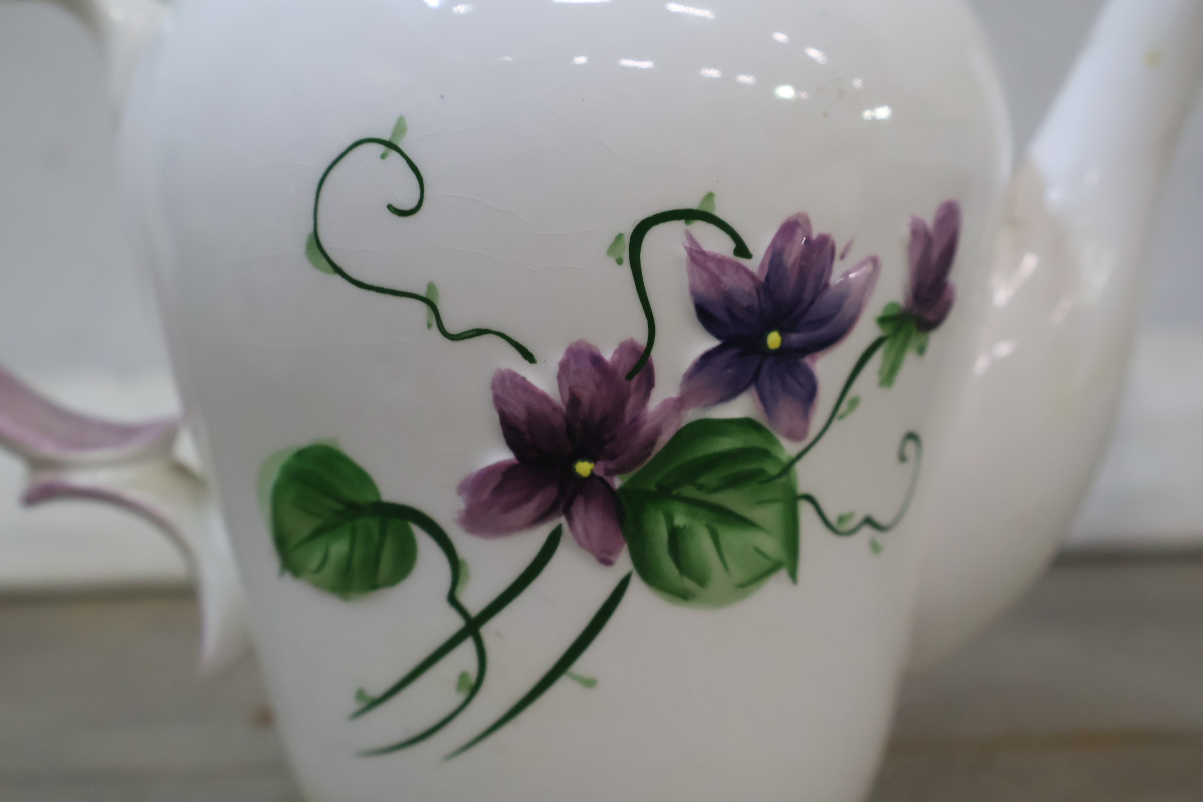 Porseleinen theepot en bloempot' – foto 8 – kavel bij GSD Auctions, Zoeterwoude