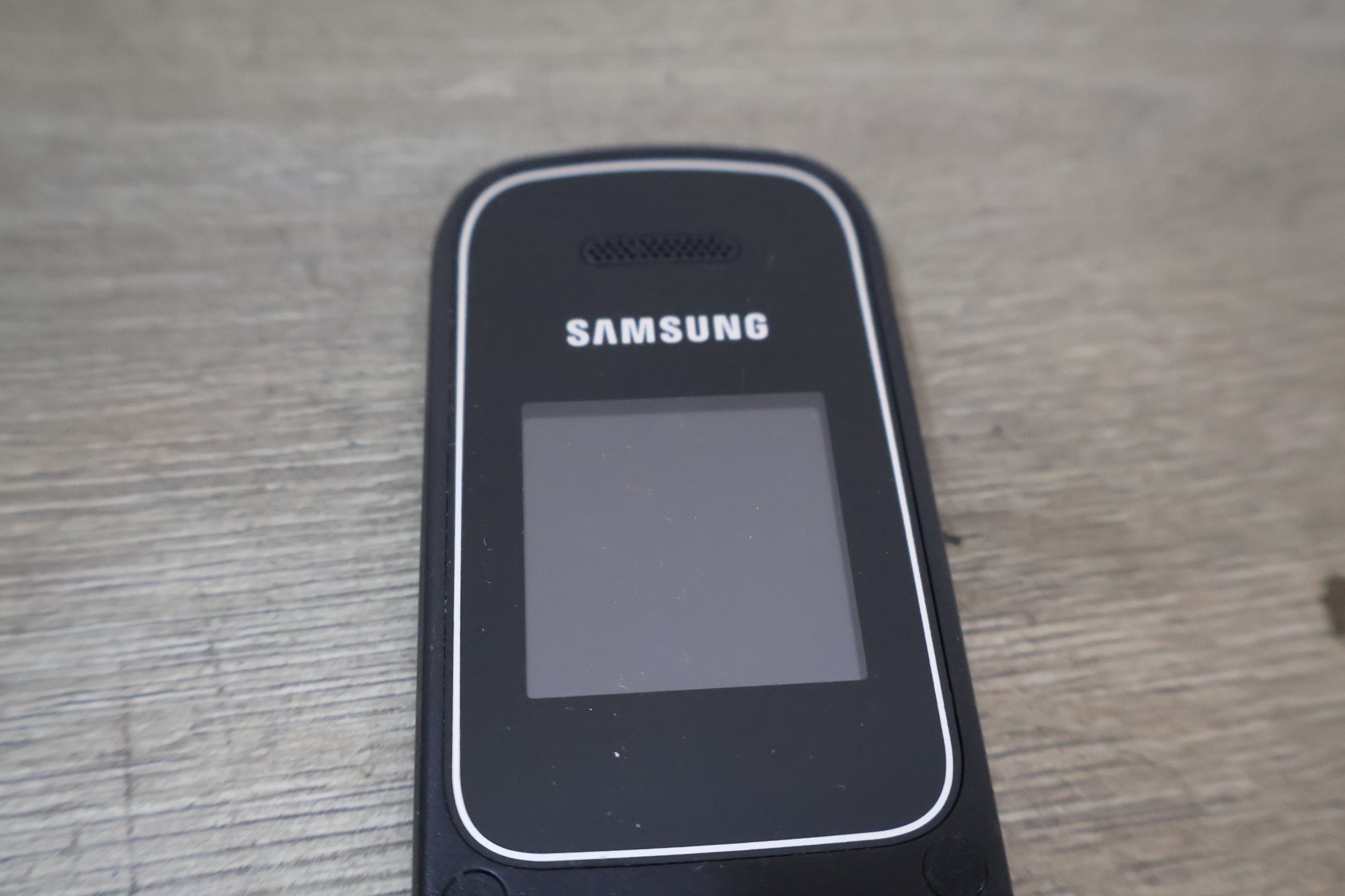 Samsung GT-E1270 klaptelefoon' – foto 4 – kavel bij GSD Auctions, Zoeterwoude