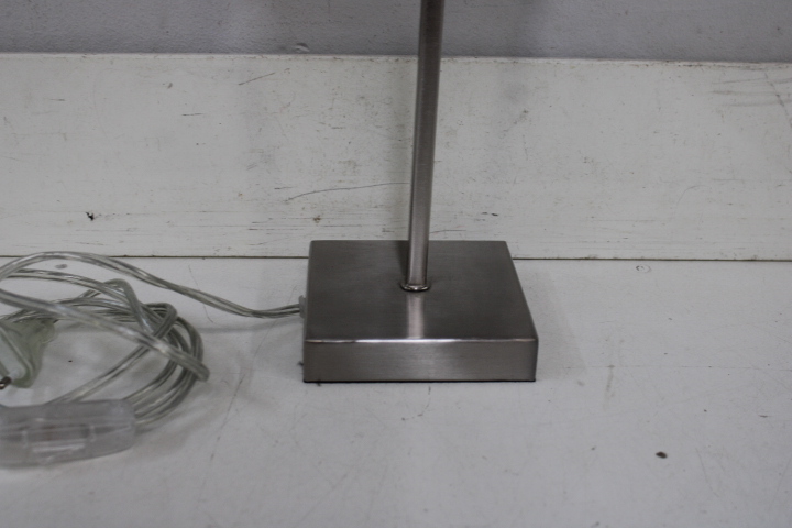 Moderne tafellamp met zwarte kap' – foto 7 – kavel bij GSD Auctions, Zoeterwoude
