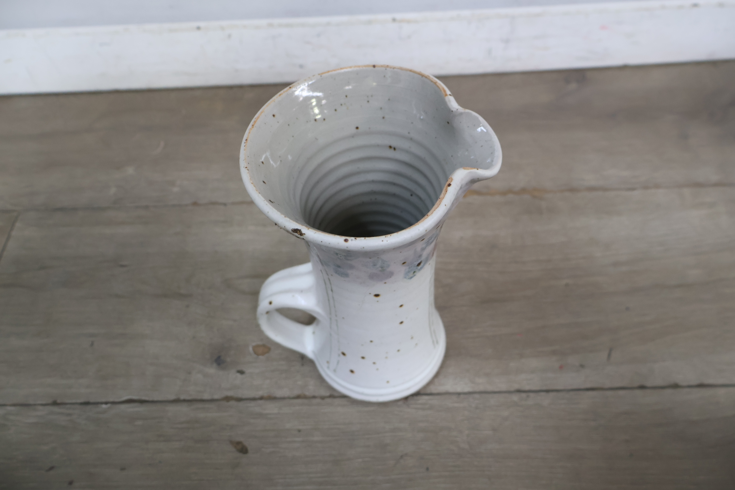 Keramische witte kan' – foto 5 – kavel bij GSD Auctions, Zoeterwoude