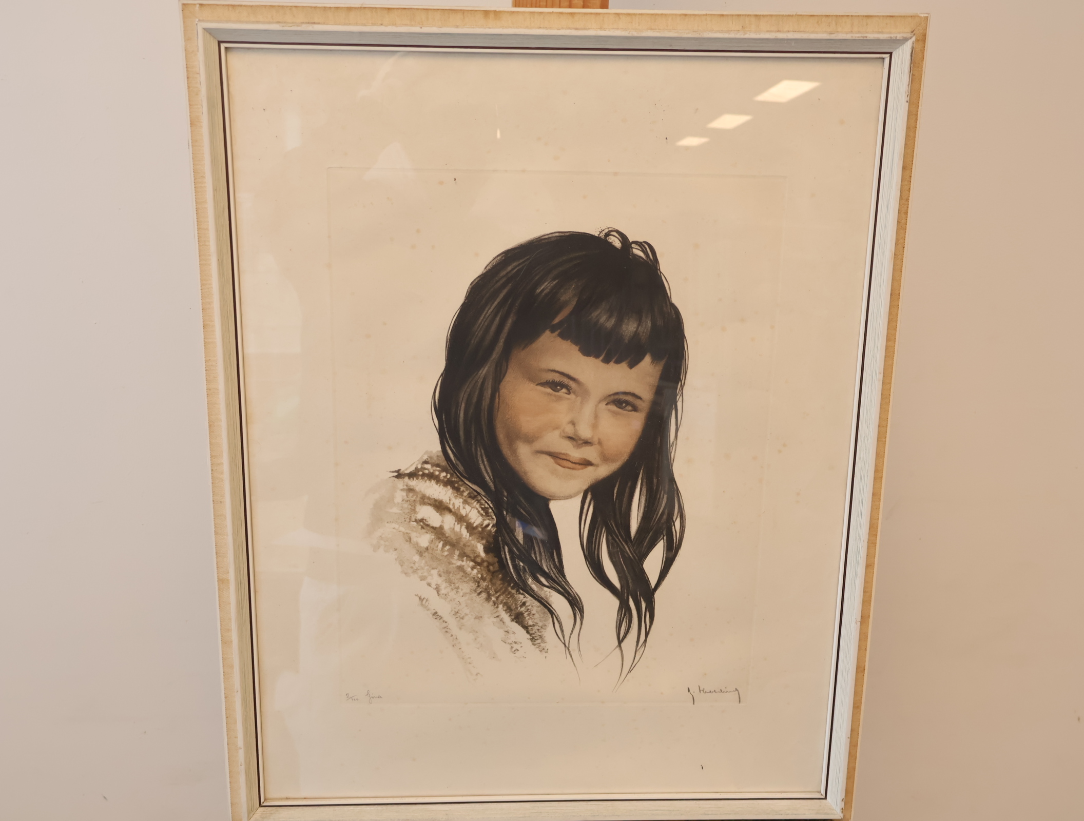 Ingelijste portrettekening van een meisje – foto 2 – kavel bij GSD Auctions, Zoeterwoude