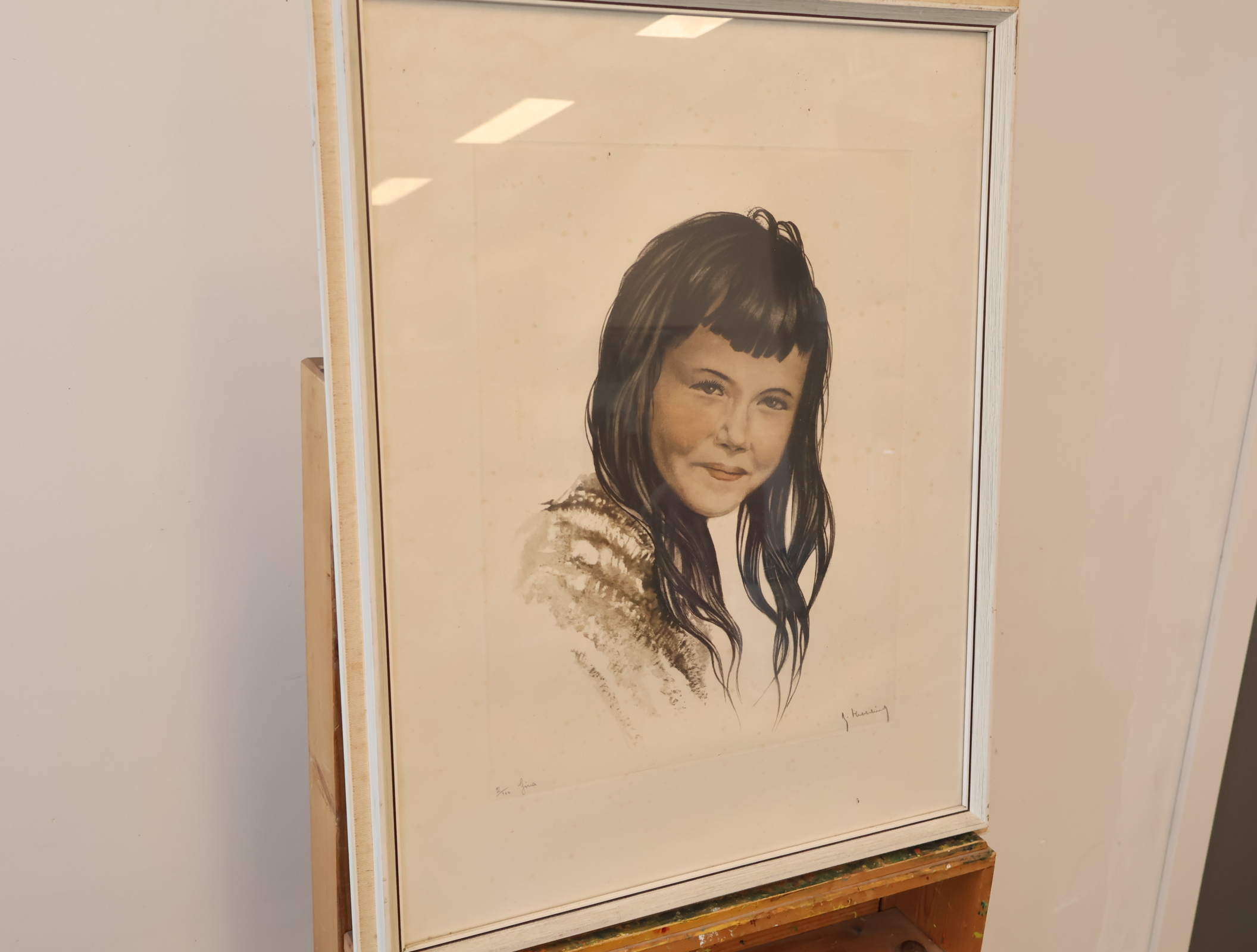 Ingelijste portrettekening van een meisje – foto 4 – kavel bij GSD Auctions, Zoeterwoude