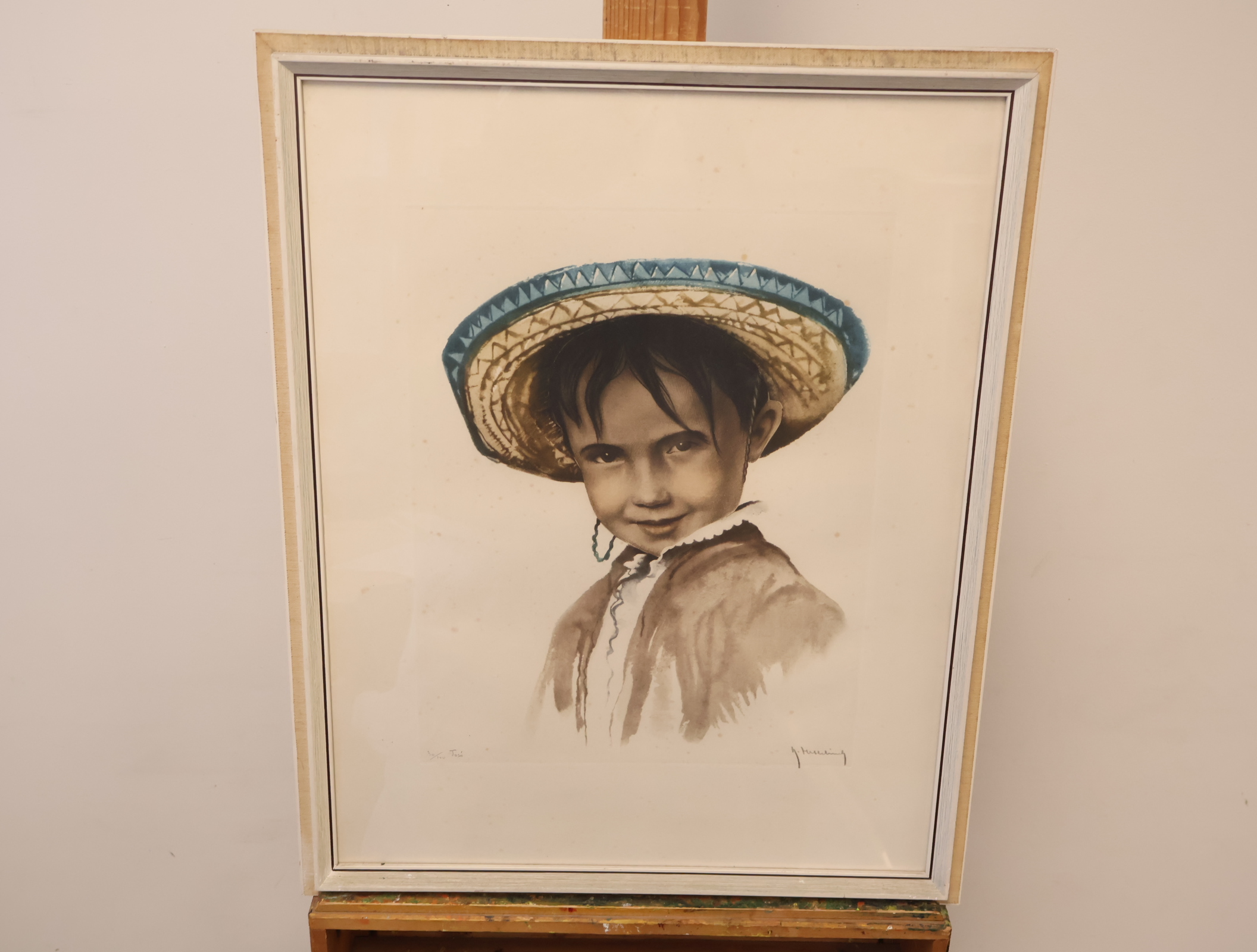 Ingelijste tekening van kind met strohoed – foto 2 – kavel bij GSD Auctions, Zoeterwoude